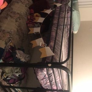 Average metal bunk bed